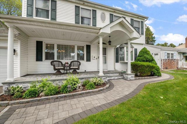 4 Westbury Avenue, Plainview, NY 11803