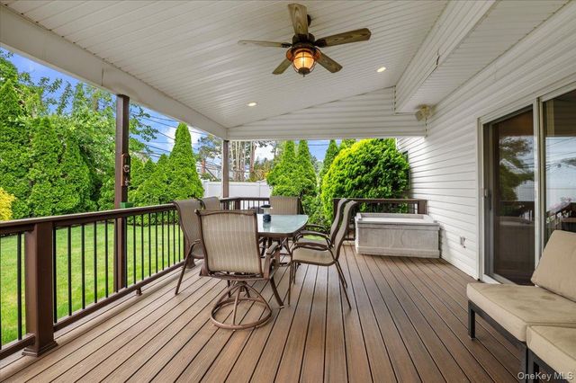 4 Westbury Avenue, Plainview, NY 11803