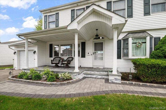 4 Westbury Avenue, Plainview, NY 11803