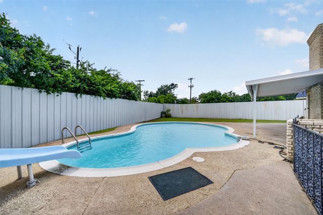 1744 Gross Road, Dallas, TX 75228