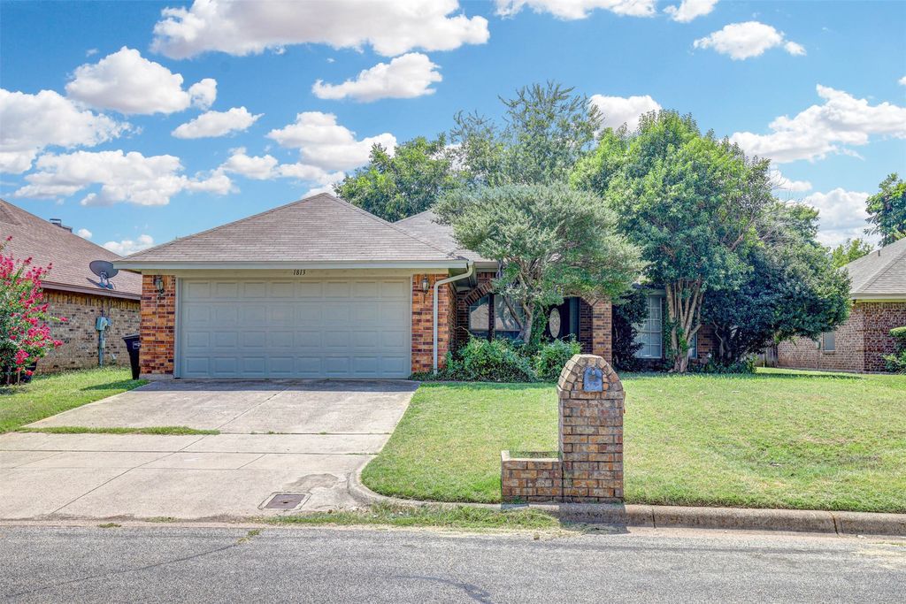 1813 Dorchester Street, Fort Worth, TX 76134