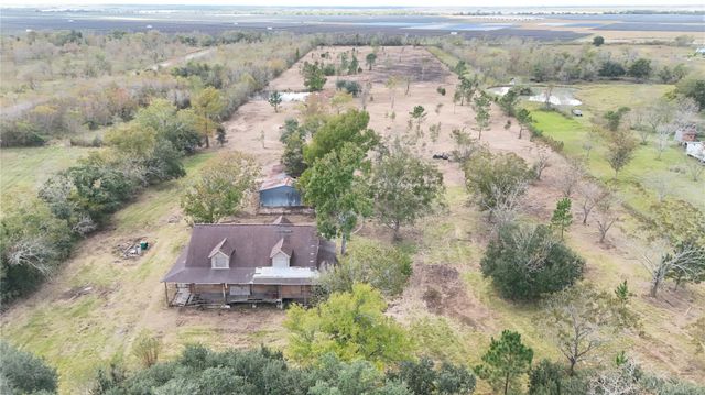 1914 1st Street, Liverpool, TX 77577