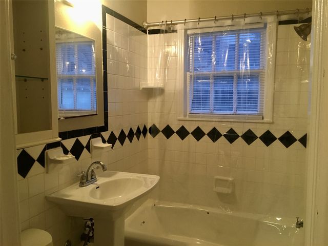 5104 N Hall Street, Dallas, TX 75235