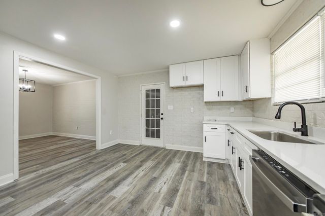 2112 Lancelot Lane, Jacksonville, AR 72076