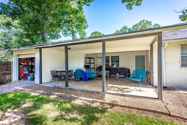 2112 Lancelot Lane, Jacksonville, AR 72076