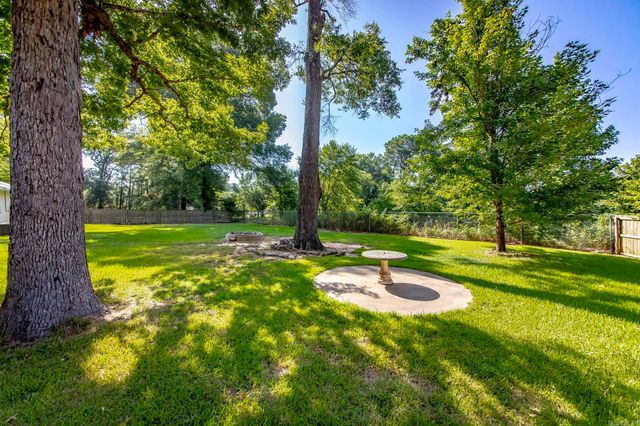 2112 Lancelot Lane, Jacksonville, AR 72076