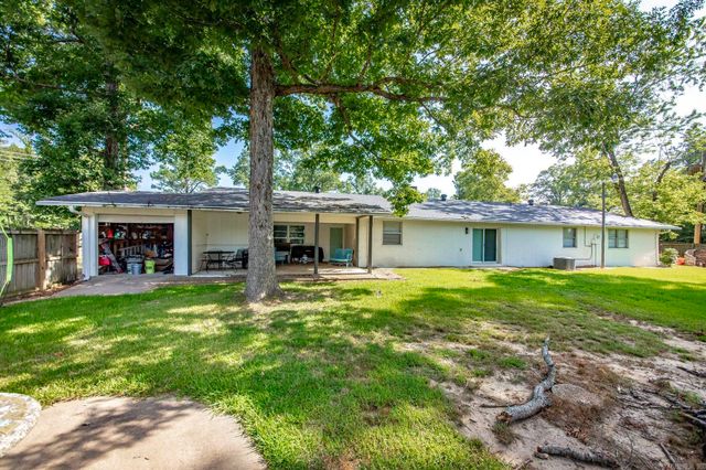 2112 Lancelot Lane, Jacksonville, AR 72076