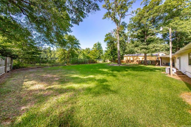 2112 Lancelot Lane, Jacksonville, AR 72076