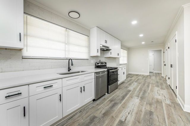 2112 Lancelot Lane, Jacksonville, AR 72076