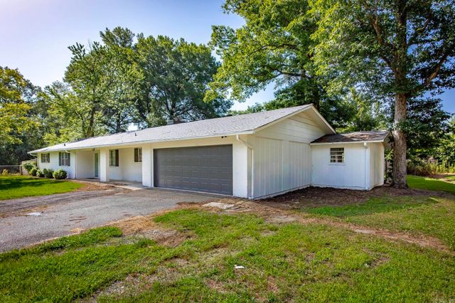 2112 Lancelot Lane, Jacksonville, AR 72076