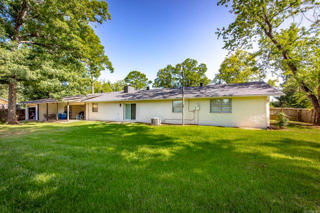2112 Lancelot Lane, Jacksonville, AR 72076