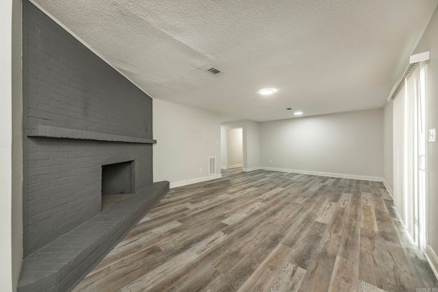 2112 Lancelot Lane, Jacksonville, AR 72076