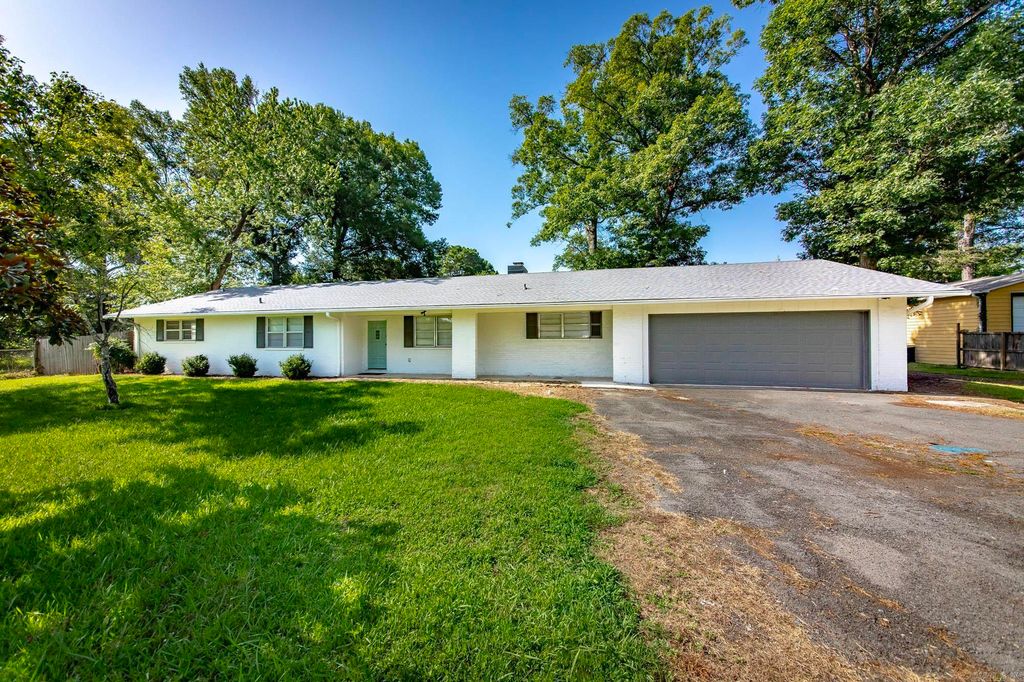 2112 Lancelot Lane, Jacksonville, AR 72076
