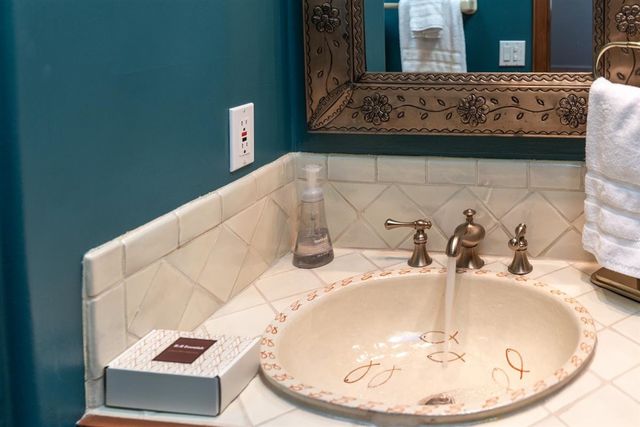 830 Camino De Jemez, Santa Fe, NM 87501