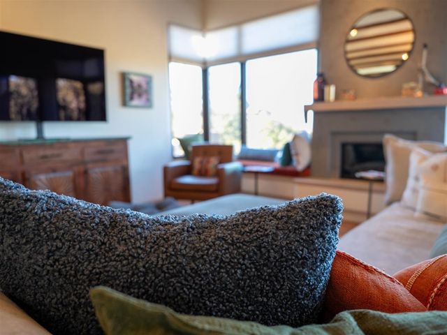 830 Camino De Jemez, Santa Fe, NM 87501