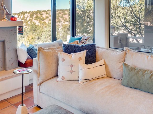 830 Camino De Jemez, Santa Fe, NM 87501