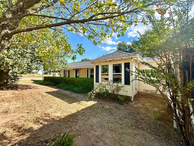 3420 Springfield Road, Springtown, TX 76082