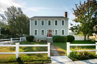 23 Charles St, Quincy, MA 02169
