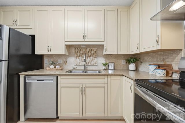 2200 6th Street NW 3A, Hickory, NC 28601