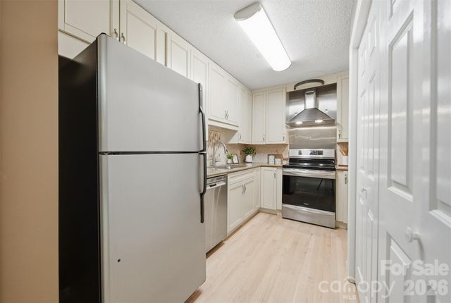 2200 6th Street NW 3A, Hickory, NC 28601