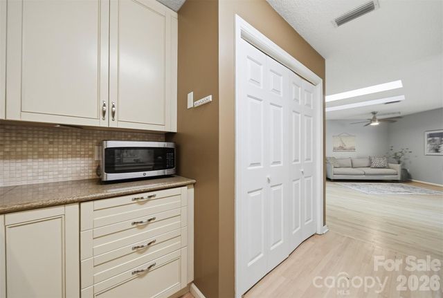 2200 6th Street NW 3A, Hickory, NC 28601