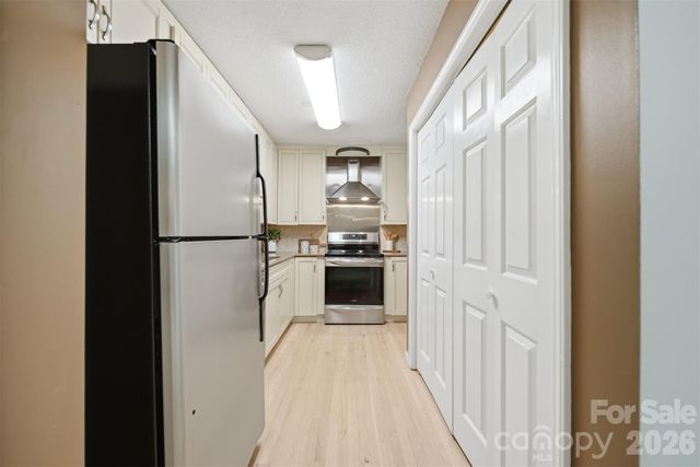 2200 6th Street NW 3A, Hickory, NC 28601