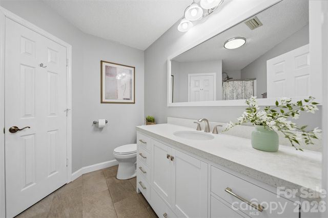 2200 6th Street NW 3A, Hickory, NC 28601