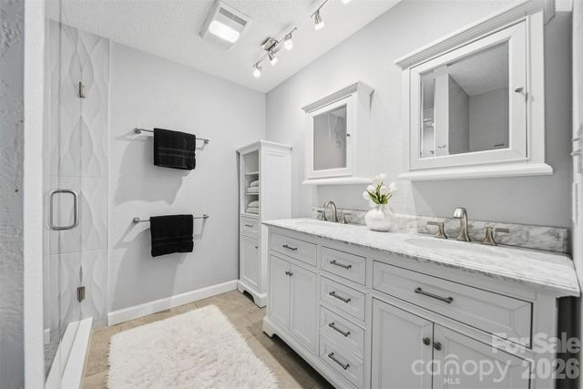 2200 6th Street NW 3A, Hickory, NC 28601