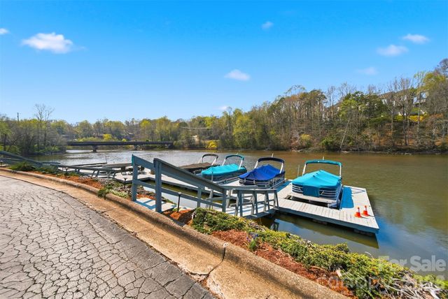 2200 6th Street NW 3A, Hickory, NC 28601