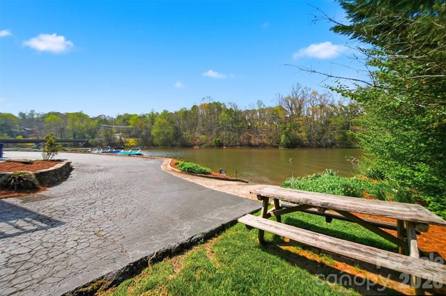 2200 6th Street NW 3A, Hickory, NC 28601