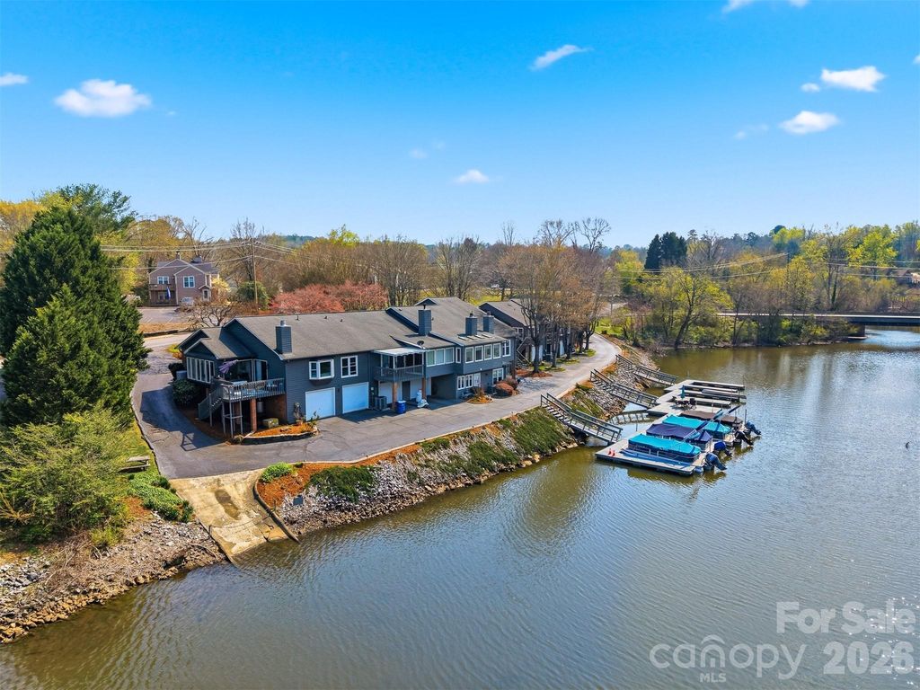 2200 6th Street NW 3A, Hickory, NC 28601