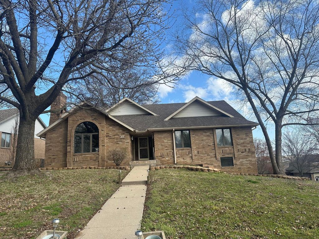 751 West Sherwood Drive, Springfield, MO 65810