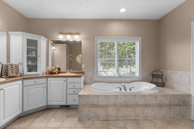 1426 MAHLER BOULEVARD, Neenah, WI 54956