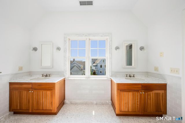 14 Rocky Point Road, Norwalk, CT 06853
