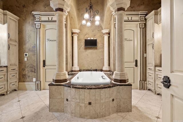 106 Orle Dr, Little Rock, AR 72223