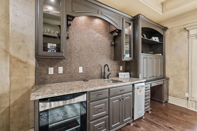 106 Orle Dr, Little Rock, AR 72223