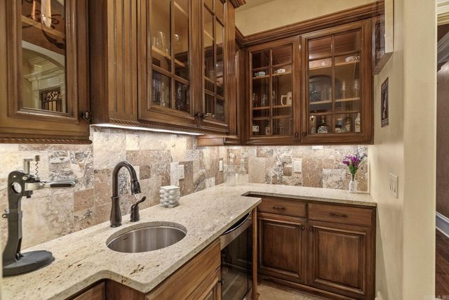 106 Orle Dr, Little Rock, AR 72223