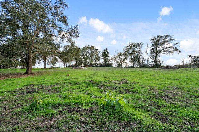 23077 Flukinger Road, Waller, TX 77484