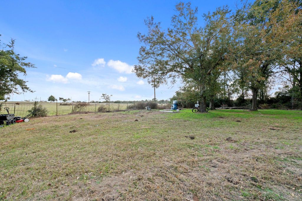 23077 Flukinger Road, Waller, TX 77484