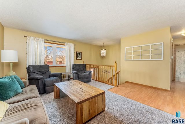 205 E Patrician Dr Drive, Brandon, SD 57005