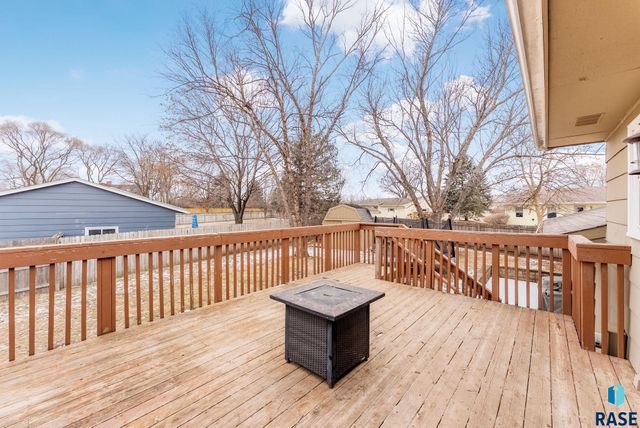 205 E Patrician Dr Drive, Brandon, SD 57005