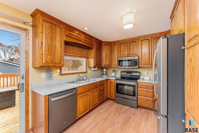 205 E Patrician Dr Drive, Brandon, SD 57005