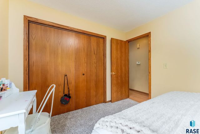 205 E Patrician Dr Drive, Brandon, SD 57005