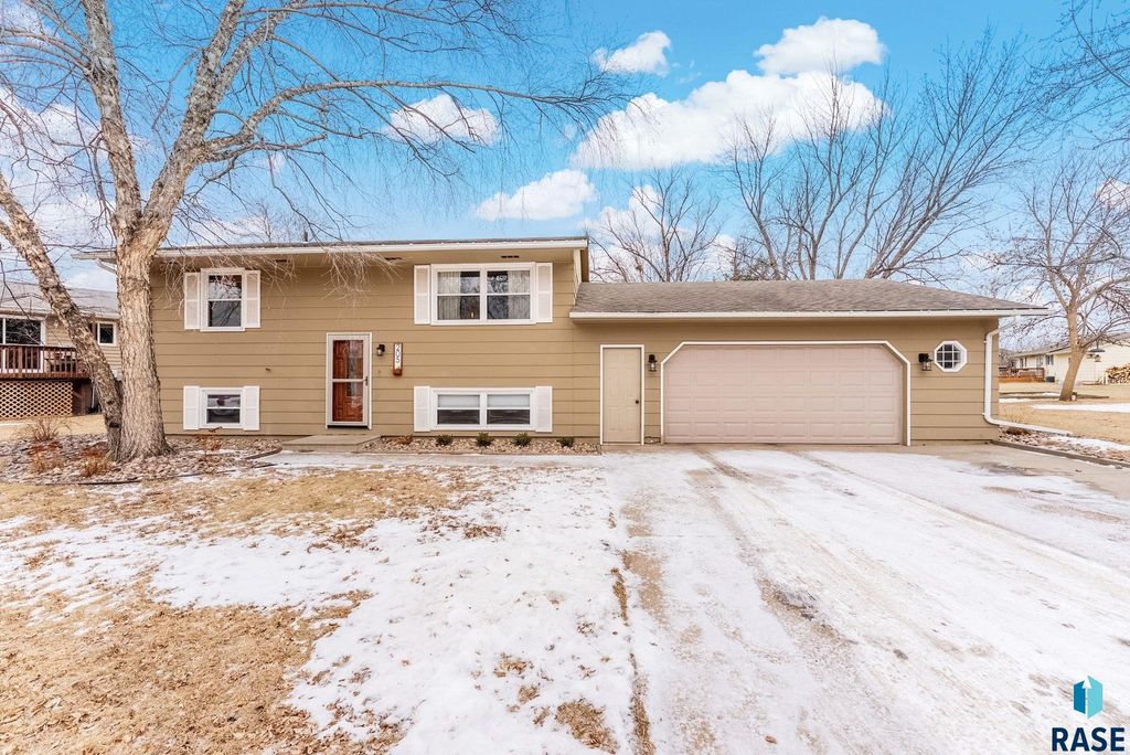 205 E Patrician Dr Drive, Brandon, SD 57005