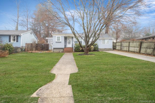 11 Rosemont Avenue, Farmingville, NY 11738