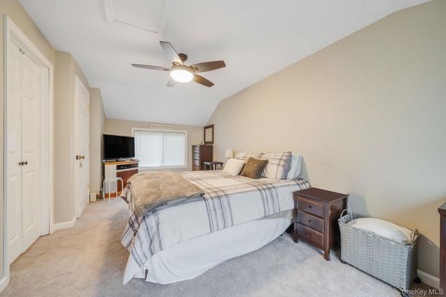 11 Rosemont Avenue, Farmingville, NY 11738