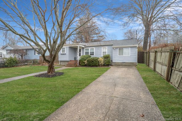 11 Rosemont Avenue, Farmingville, NY 11738