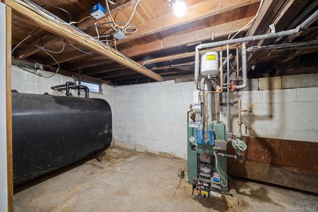 11 Rosemont Avenue, Farmingville, NY 11738