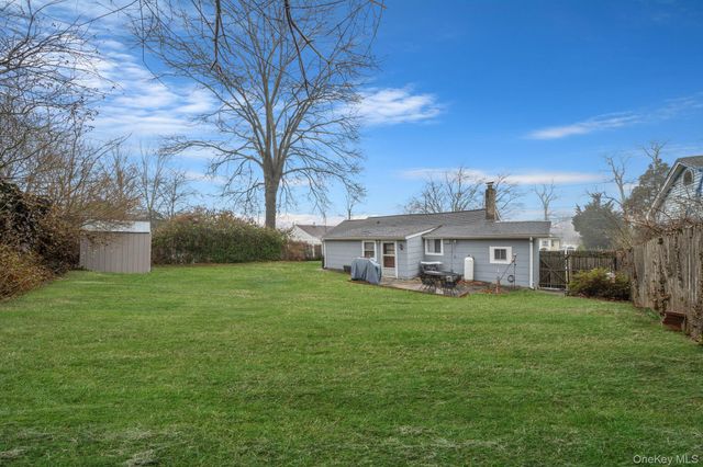 11 Rosemont Avenue, Farmingville, NY 11738