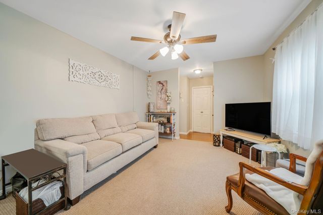 11 Rosemont Avenue, Farmingville, NY 11738